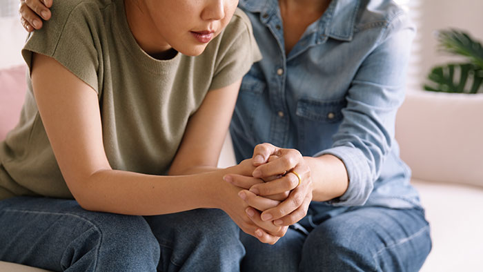 woman therapist consoling teenager
